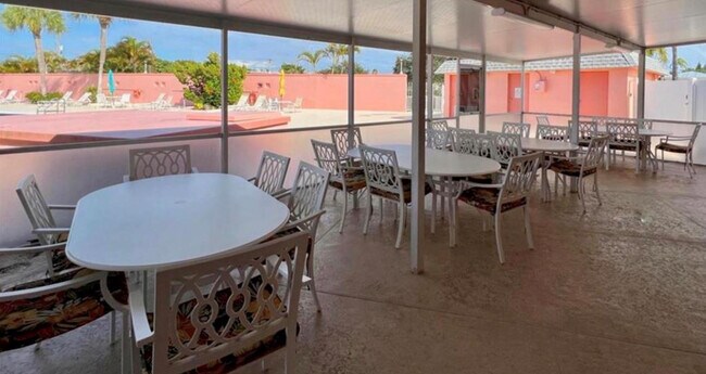 Building Photo - 1200 Colonnades Dr