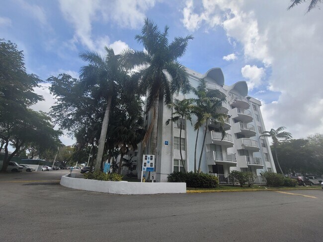 Building Photo - 488 NW 165th St