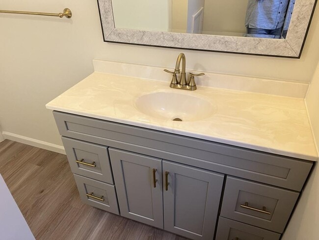 Building Photo - 9 W 2nd Ave