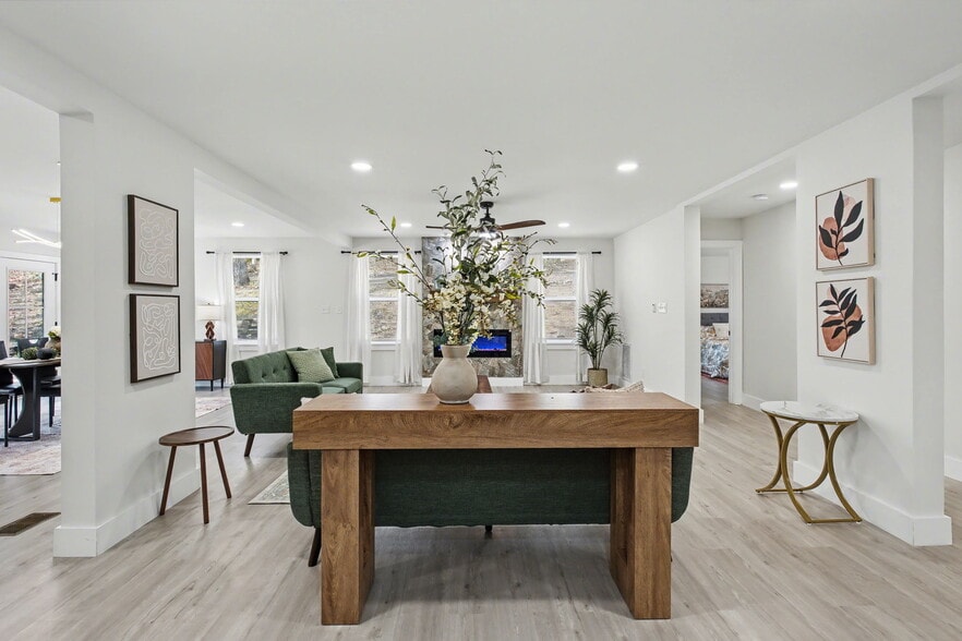 Building Photo - 9345 Rocky Woods Dr