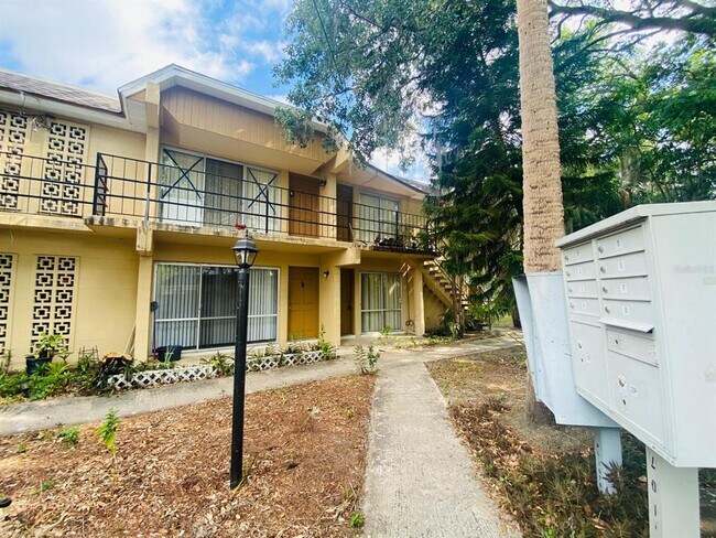 Building Photo - 305 E Dakin Ave