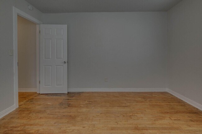 Building Photo - 1204 NE 42nd St