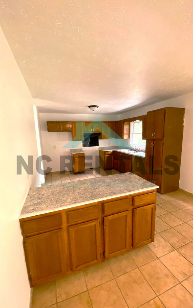 Building Photo - 730 Motor Rd