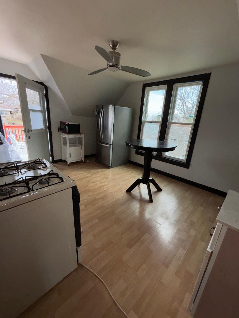 Building Photo - 520 Lawrence Ave