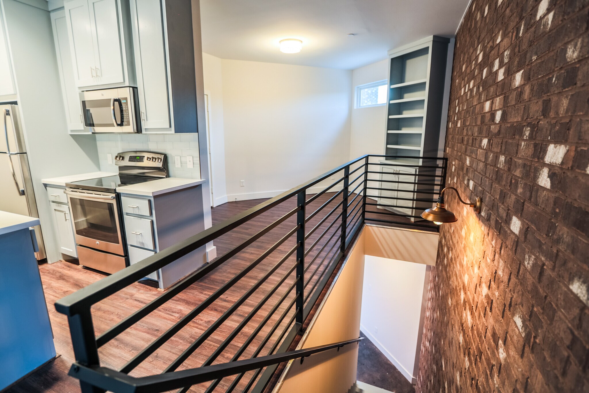 Building Photo - 905 W Austin St