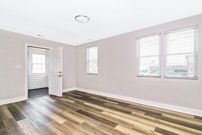 Building Photo - 173 A View Ave