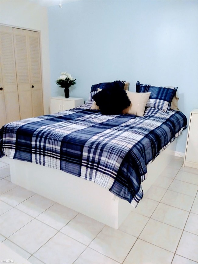 Building Photo - 1 br, 1 bath Condo - Star Paradise