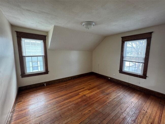 Building Photo - 66 Cook St