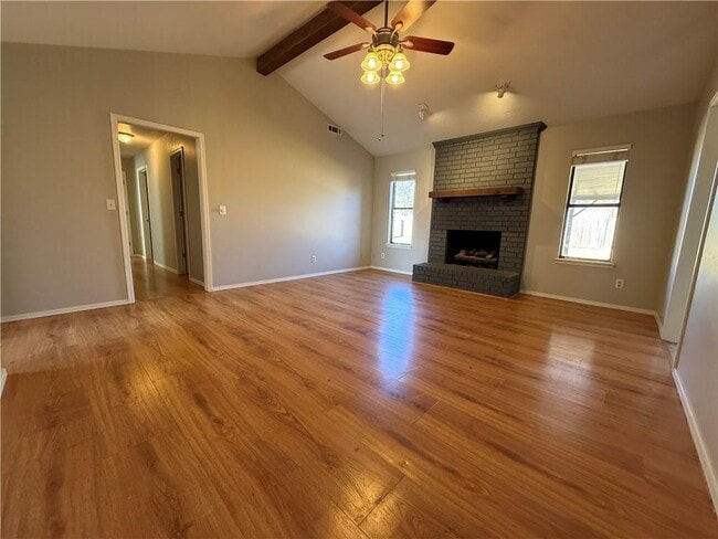 Building Photo - 350 E Margaret Pl