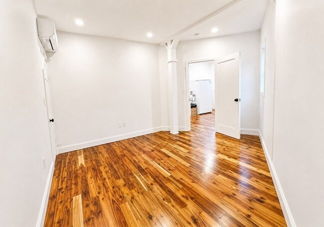 Building Photo - 303 Carter St