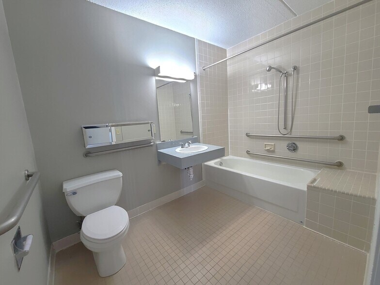 Building Photo - 7 Peninsula Pl