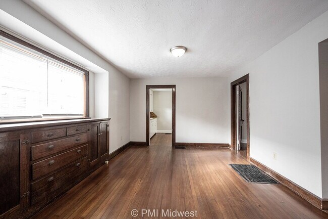 Building Photo - 4850 Hillside Ave