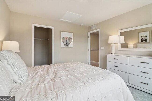 Building Photo - 6643 Red Oak Wy