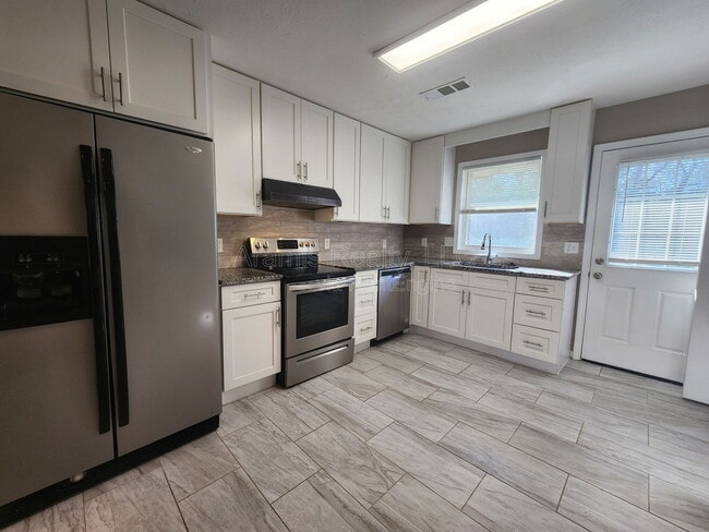 Building Photo - 24 Paige St