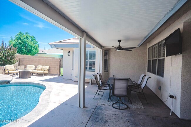 Building Photo - 43632 Colony Dr