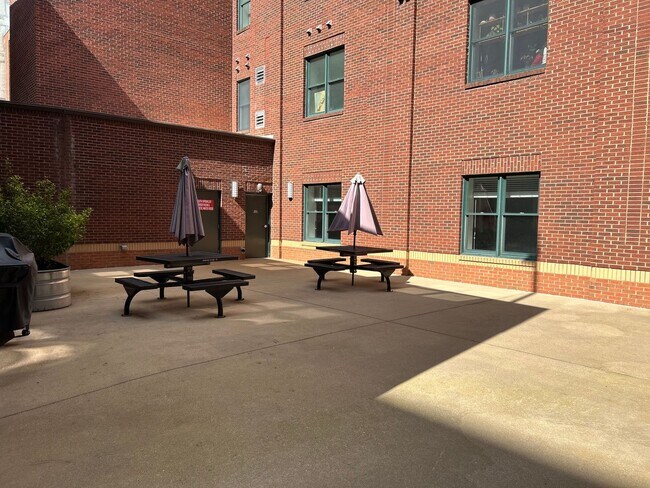 Building Photo - 1 Bed | 1.5 Bath Downtown Raleigh Condo - ...