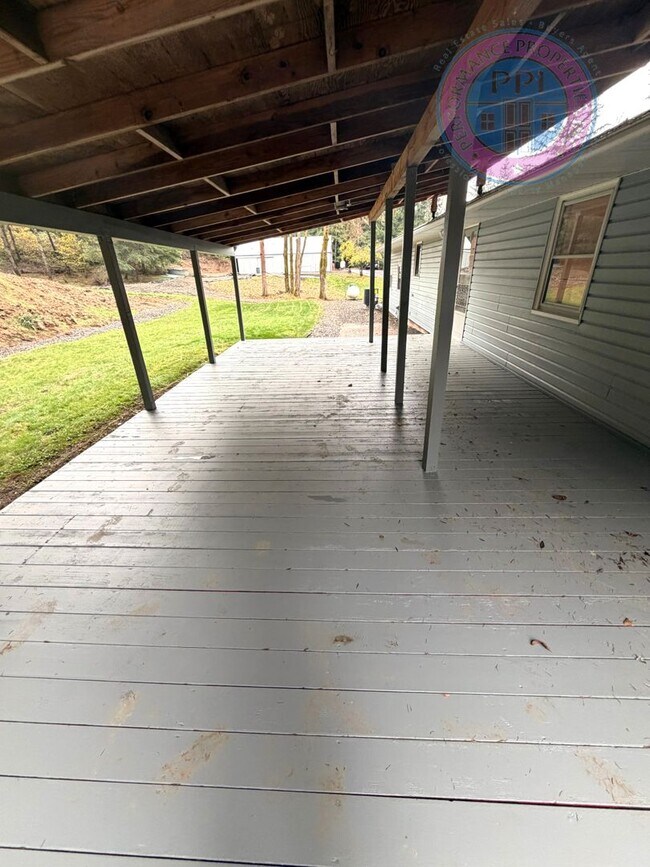 Building Photo - Enjoy Rural Living, Close To City & Freeways!!!  Beautiful Outdoor Living Space, Single Level Ran...