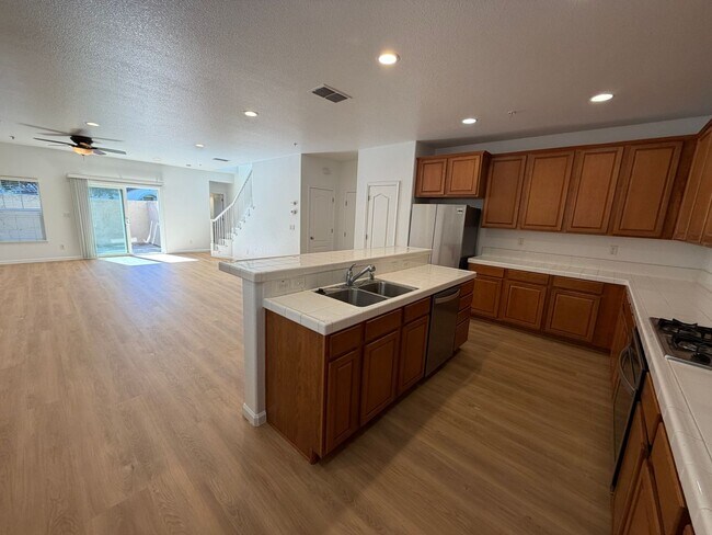 Building Photo - 3301 N Park Dr