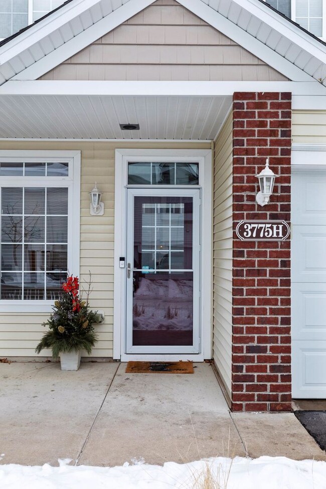 Building Photo - Bailey's Arbor townhome- 2 bed/1.5 bath; Available June 1st.