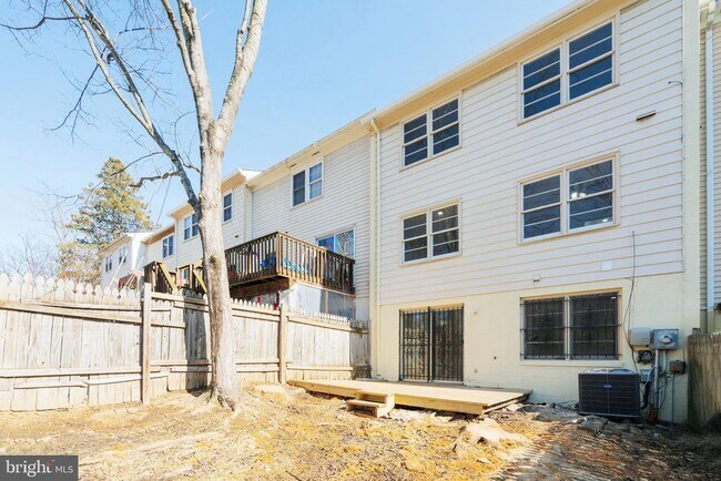 Building Photo - 12346 Woodlawn Ct