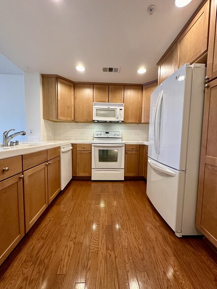 Building Photo - 809 Auzerais Ave