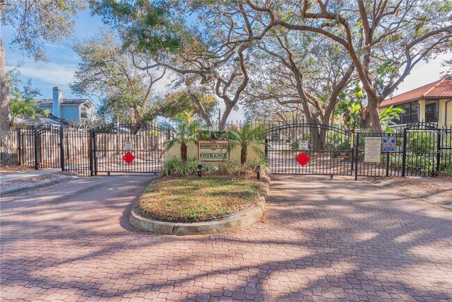 Building Photo - 2511 Hammock Ct