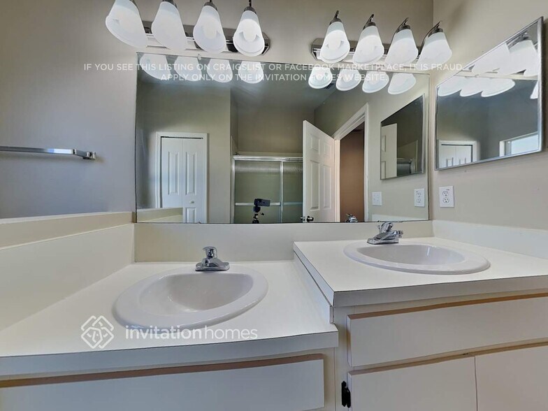 Building Photo - 28418 Meadowrush Way