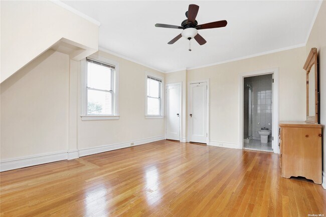 Building Photo - 20 Point Crescent