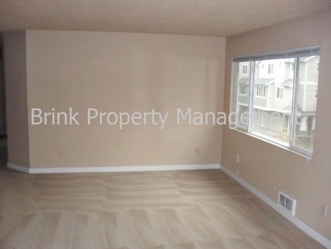 Building Photo - BO10-1