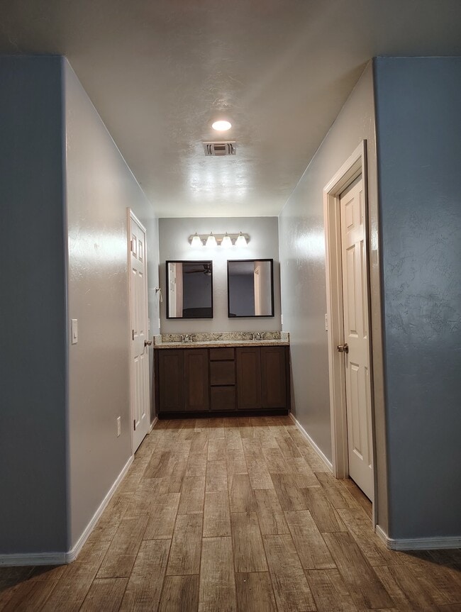 Building Photo - 73 Ver Patria