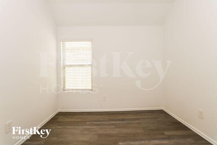 Building Photo - 932 Pickering Oak Row