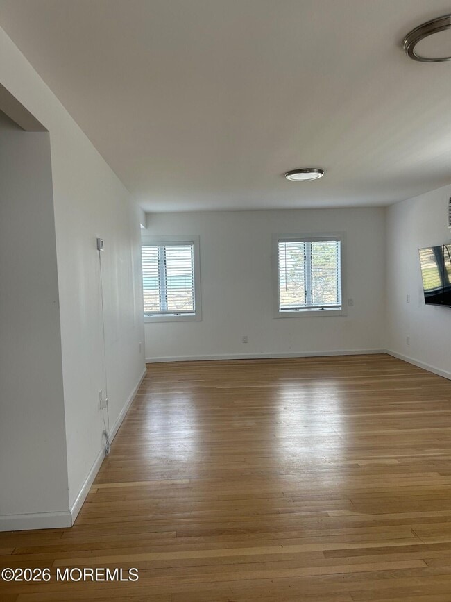Building Photo - 556 Ocean Ave