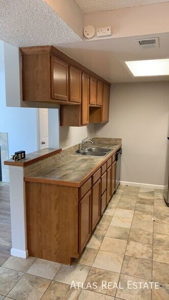 Building Photo - 851 S Uravan Ct