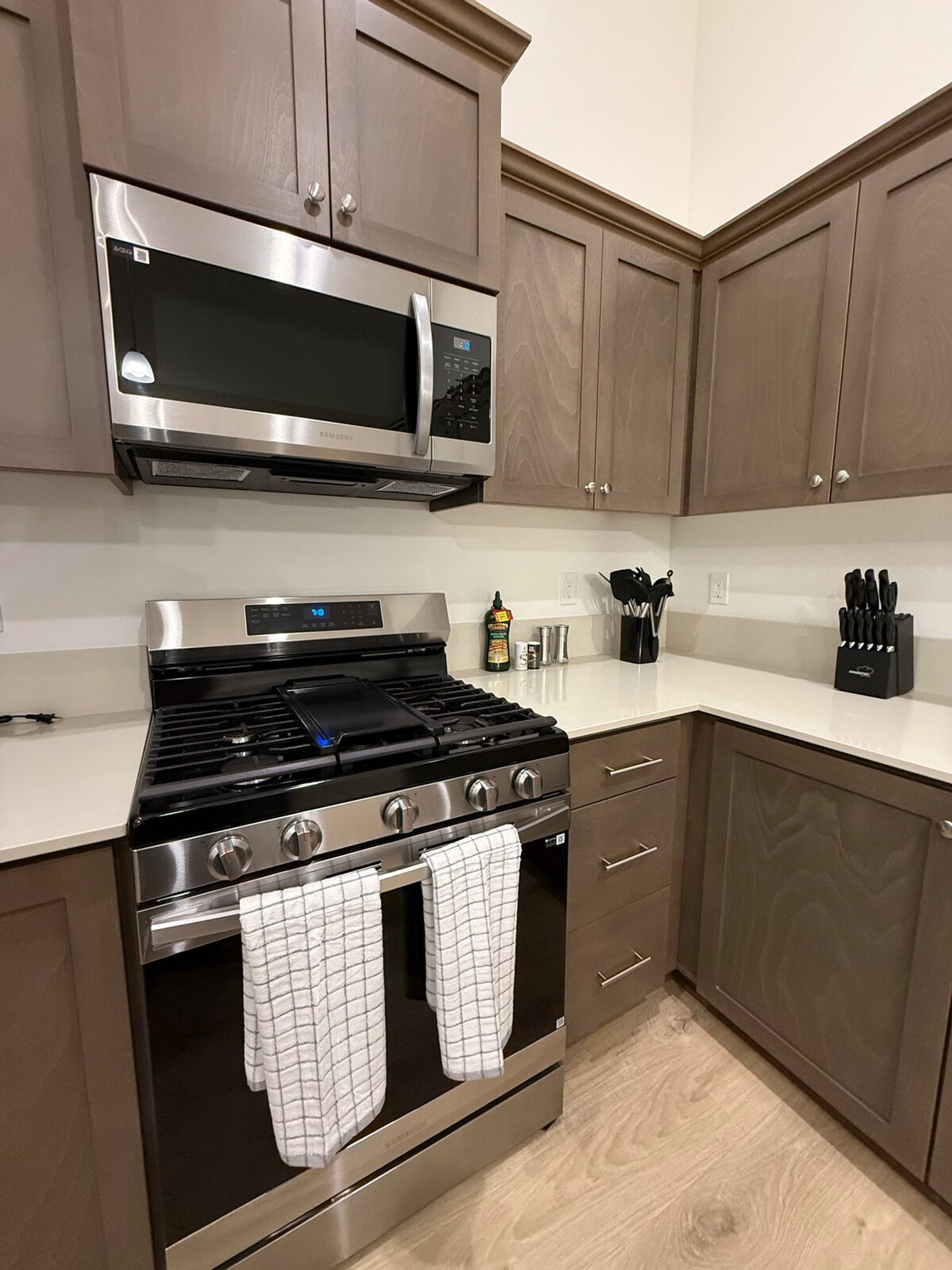 Building Photo - 385 Taft St