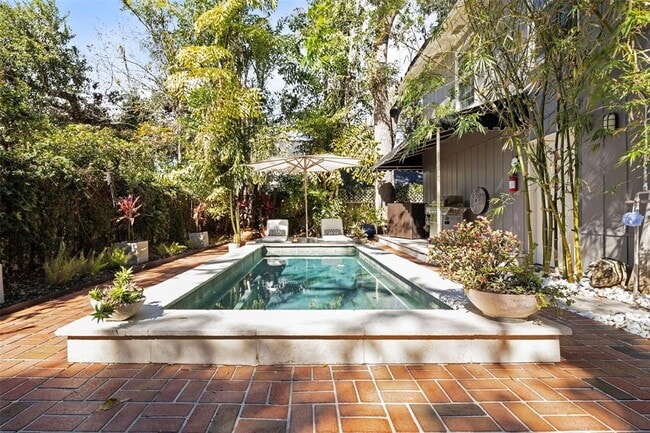 Building Photo - 3301 W Morrison Ave