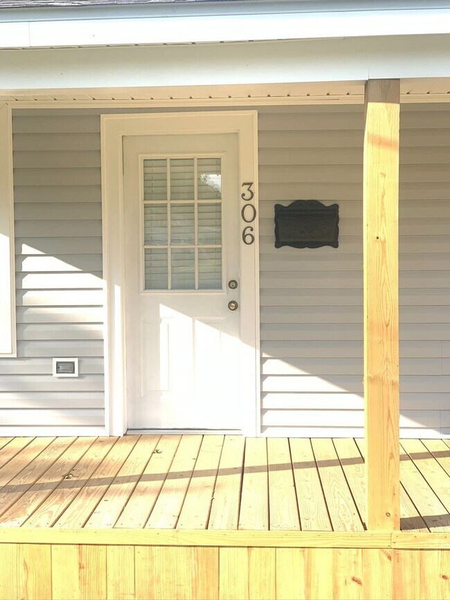 Building Photo - 2 Bedroom House in Port Allen