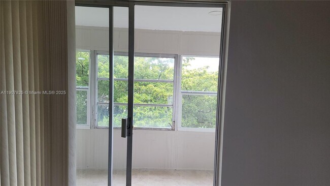 Building Photo - 4731 NW 10th Ct