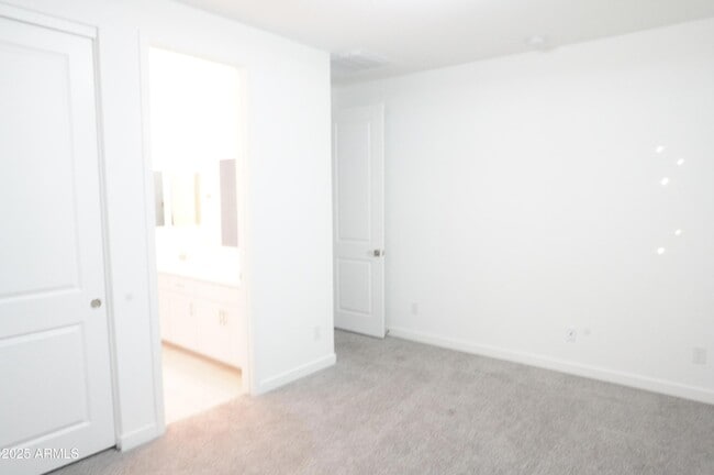 Building Photo - 40562 W Michaels Dr