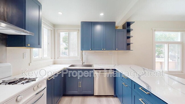 Building Photo - 976 Masson Ave