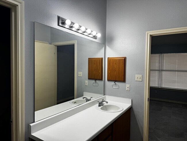 Building Photo - 13800 Randalstone Dr