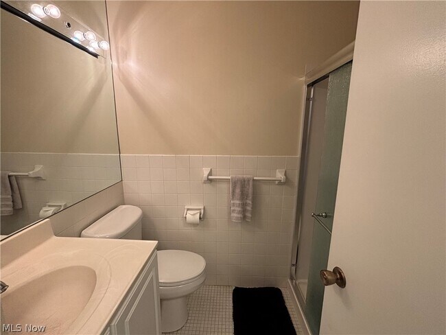 Building Photo - 2112 Acacia Park Dr