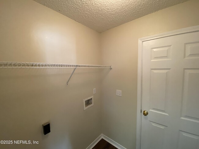 Building Photo - 2615 Creek Ridge Dr