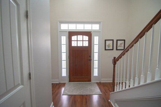 Building Photo - 4 Gresham Ln