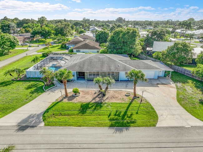 Building Photo - 154 SE Naranja Ave