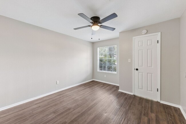 Building Photo - Newly Renovated Ground Floor Condo in Gated Altamonte Springs Community!