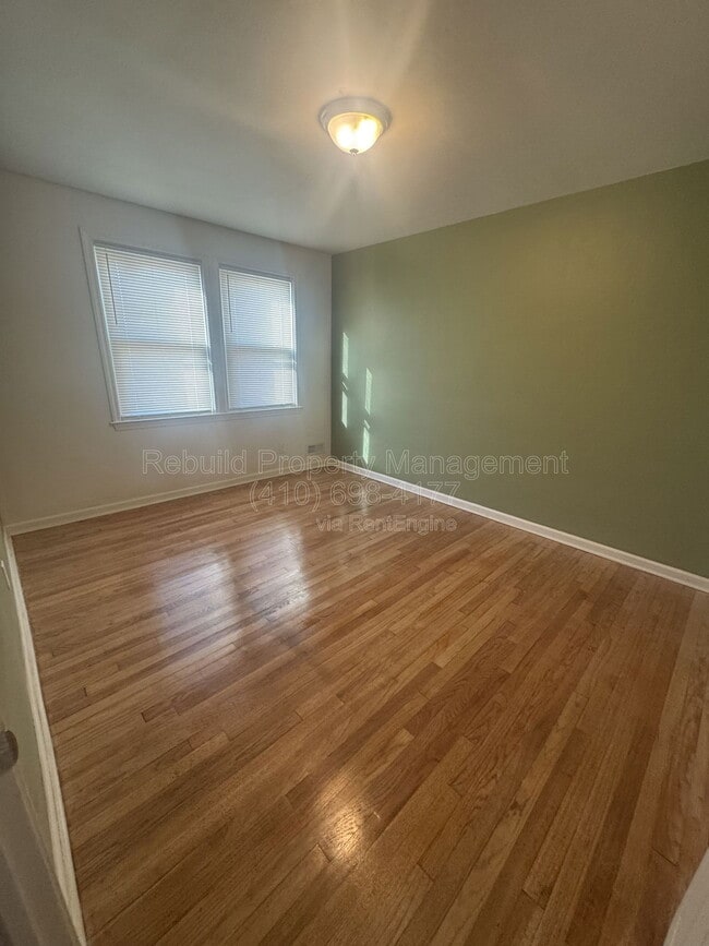 Building Photo - 4430 Shamrock Ave