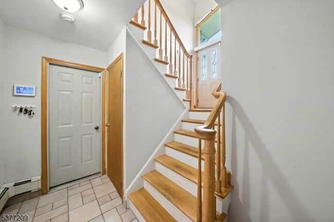 Building Photo - 31 Crescent Dr