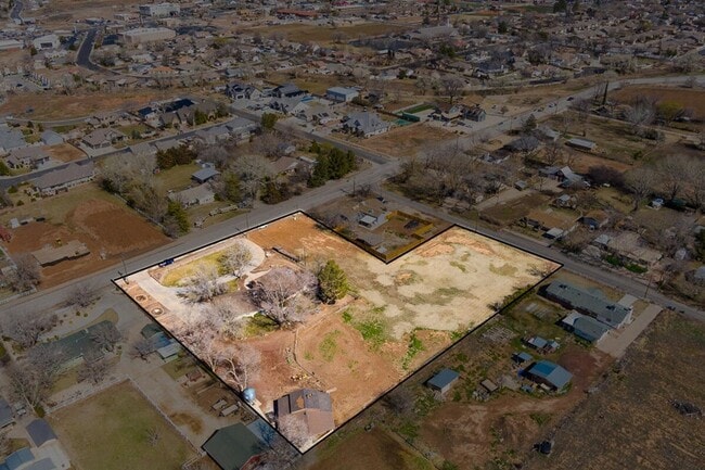 Building Photo - Beautifully Remodeled Three Bedroom Home on 2 Acres with Horse Privileges in Hurricane