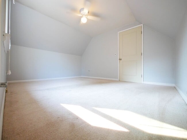 Building Photo - 5 BED & 2.5 BATH SINGLE FAMILY HOUSE FOR RENT
