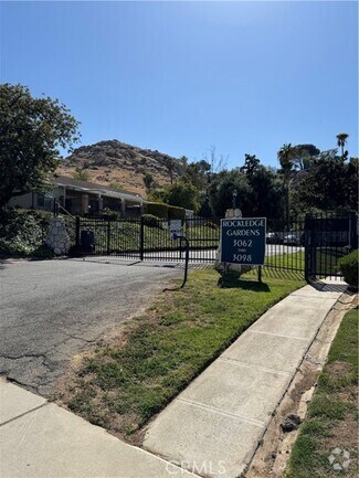 Building Photo - 3066 Panorama Rd
